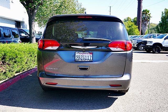 Used 2022 Chrysler Voyager LX FWD image 9