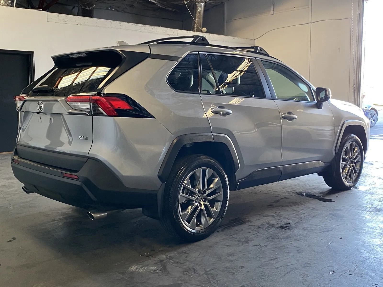 Used 2023 Toyota RAV4 XLE Premium image 4