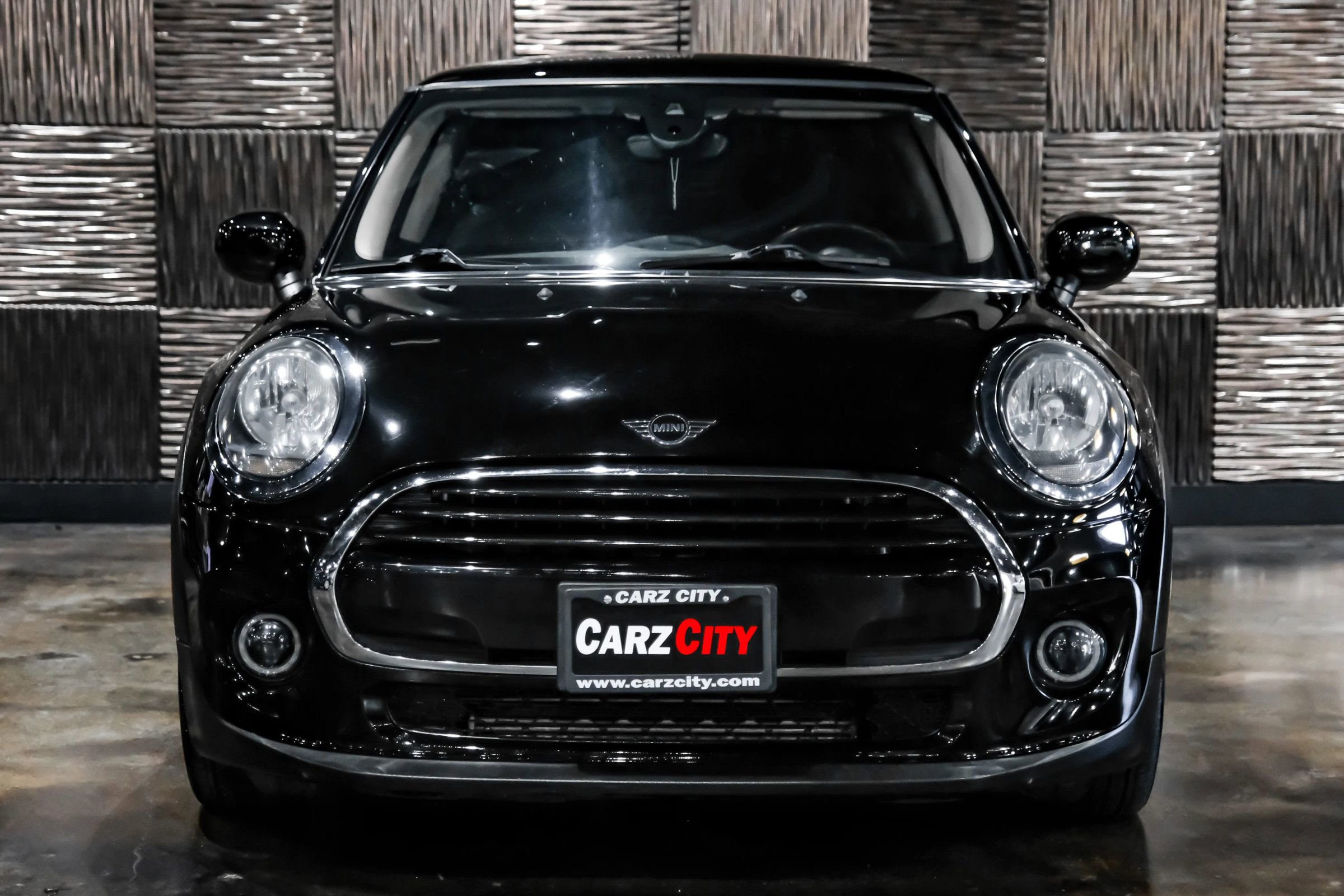 Used 2021 MINI Cooper 2-Door Hardtop FWD image 5