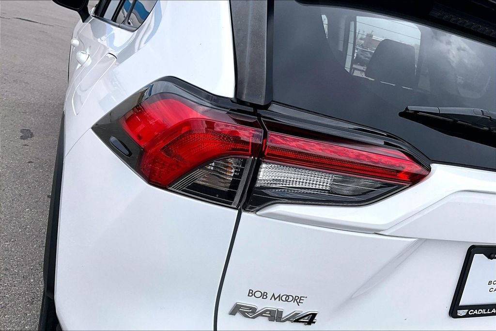 Used 2021 Toyota RAV4 LE image 28