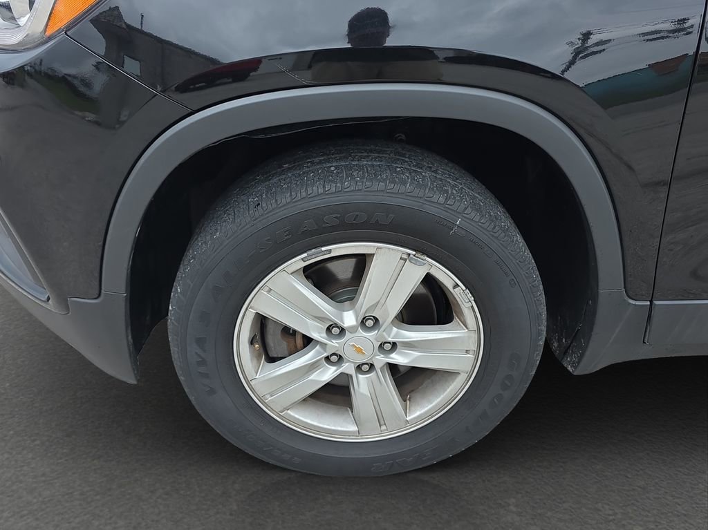 Used 2019 Chevrolet Trax LT w/ LT Convenience Package AWD/4WD image 4