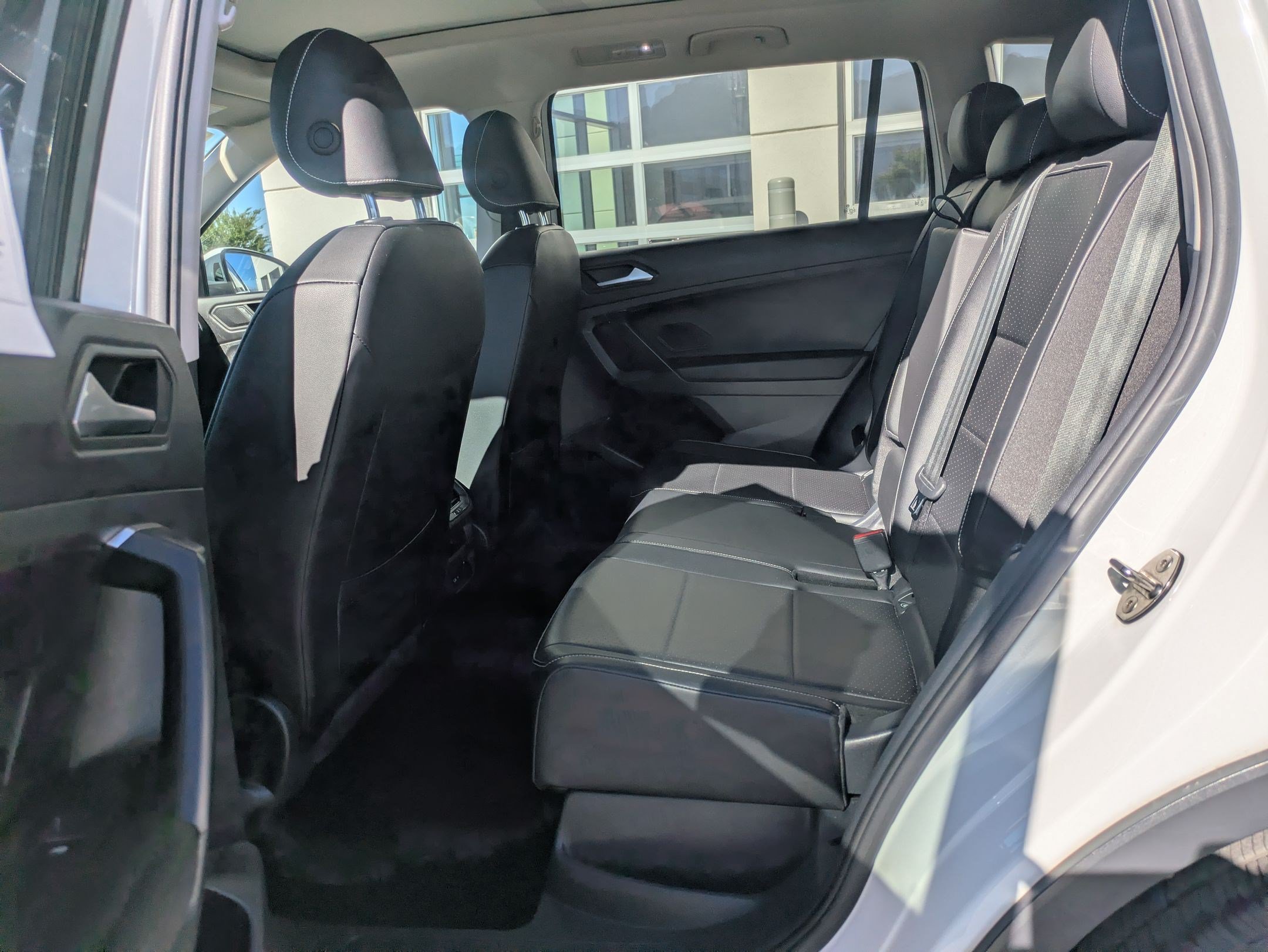 Used 2021 Volkswagen Tiguan SE w/ Panoramic Sunroof Package AWD/4WD image 30