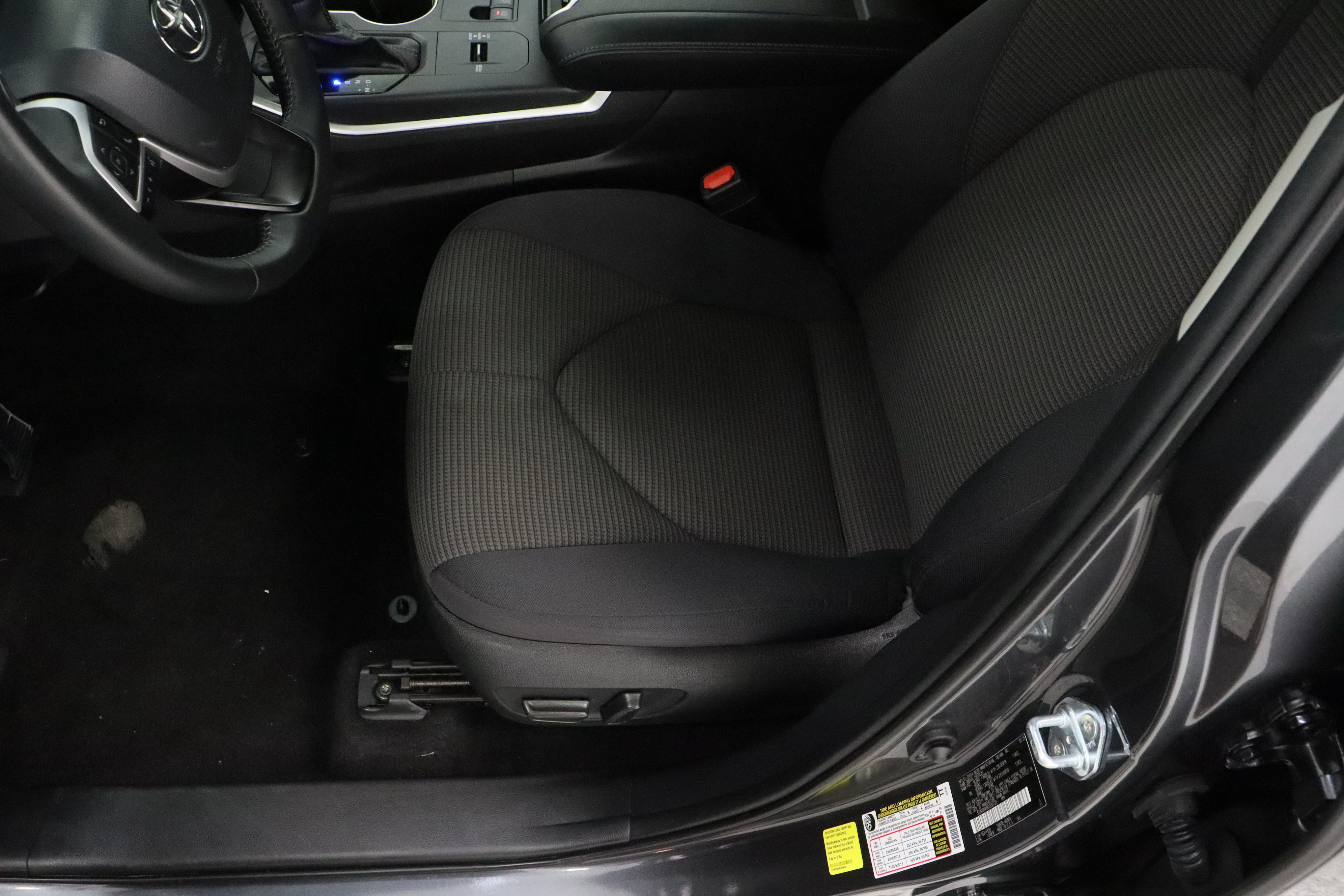 Used 2025 Toyota Highlander LE FWD image 15