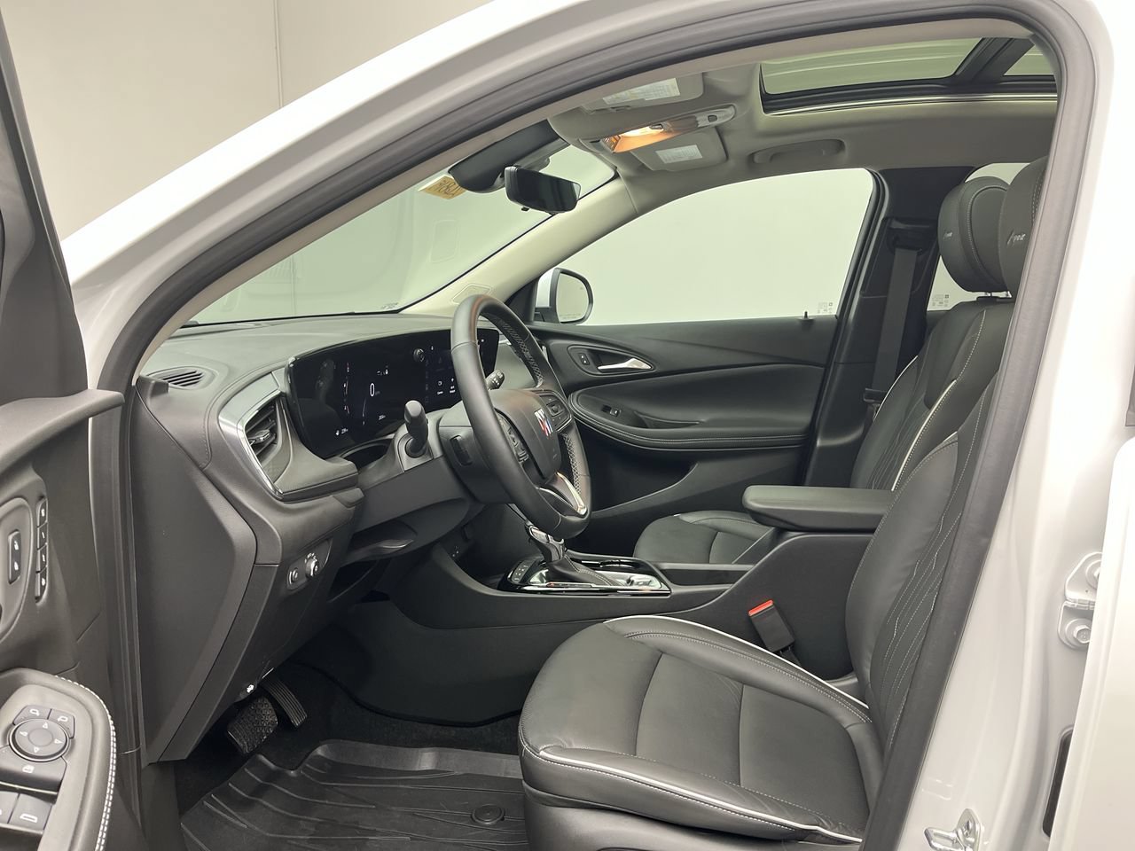 Used 2026 Buick Encore GX Avenir w/ Avenir Technology Package AWD/4WD image 3