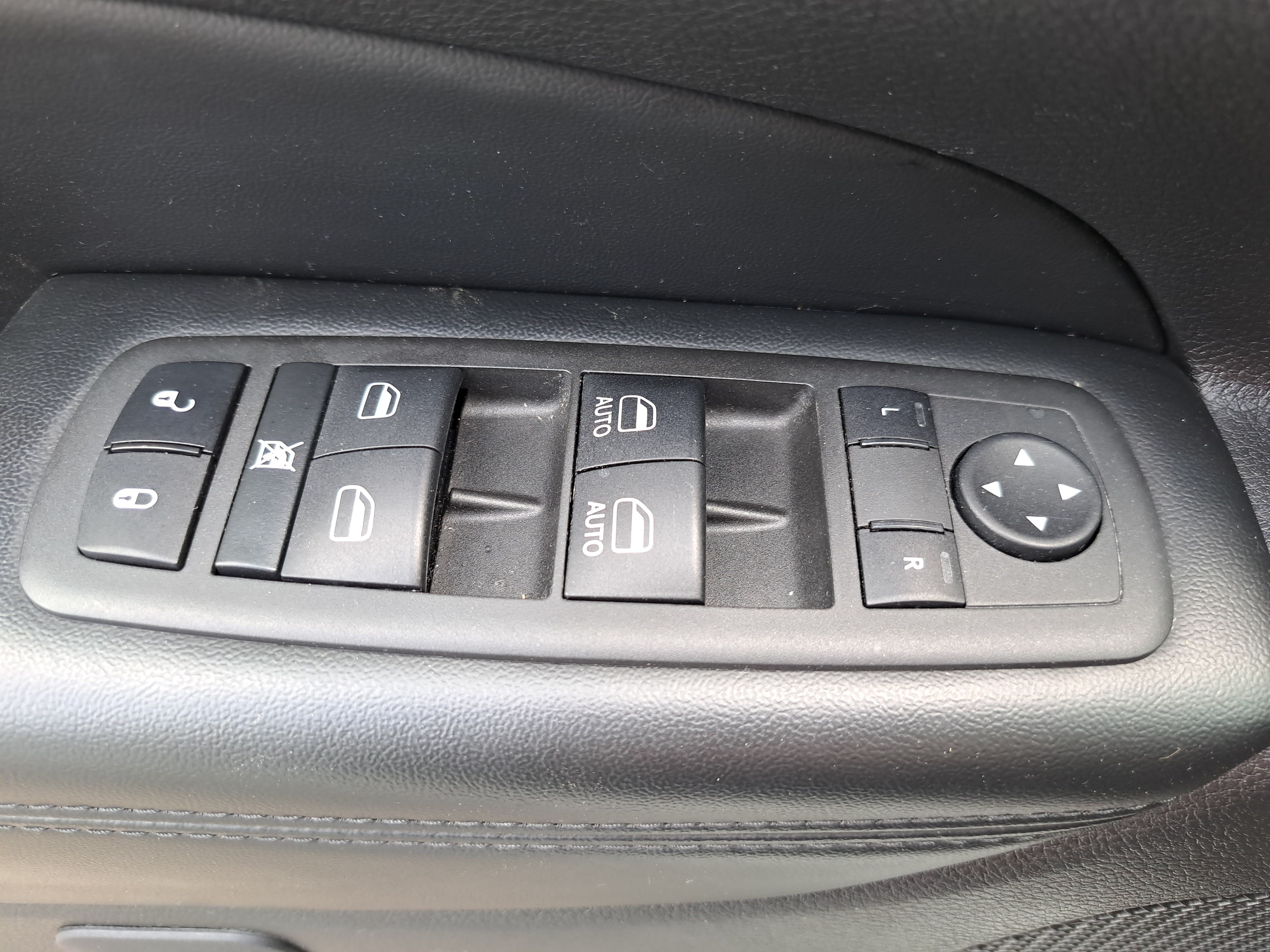 Used 2022 Jeep Grand Cherokee Limited AWD/4WD image 27