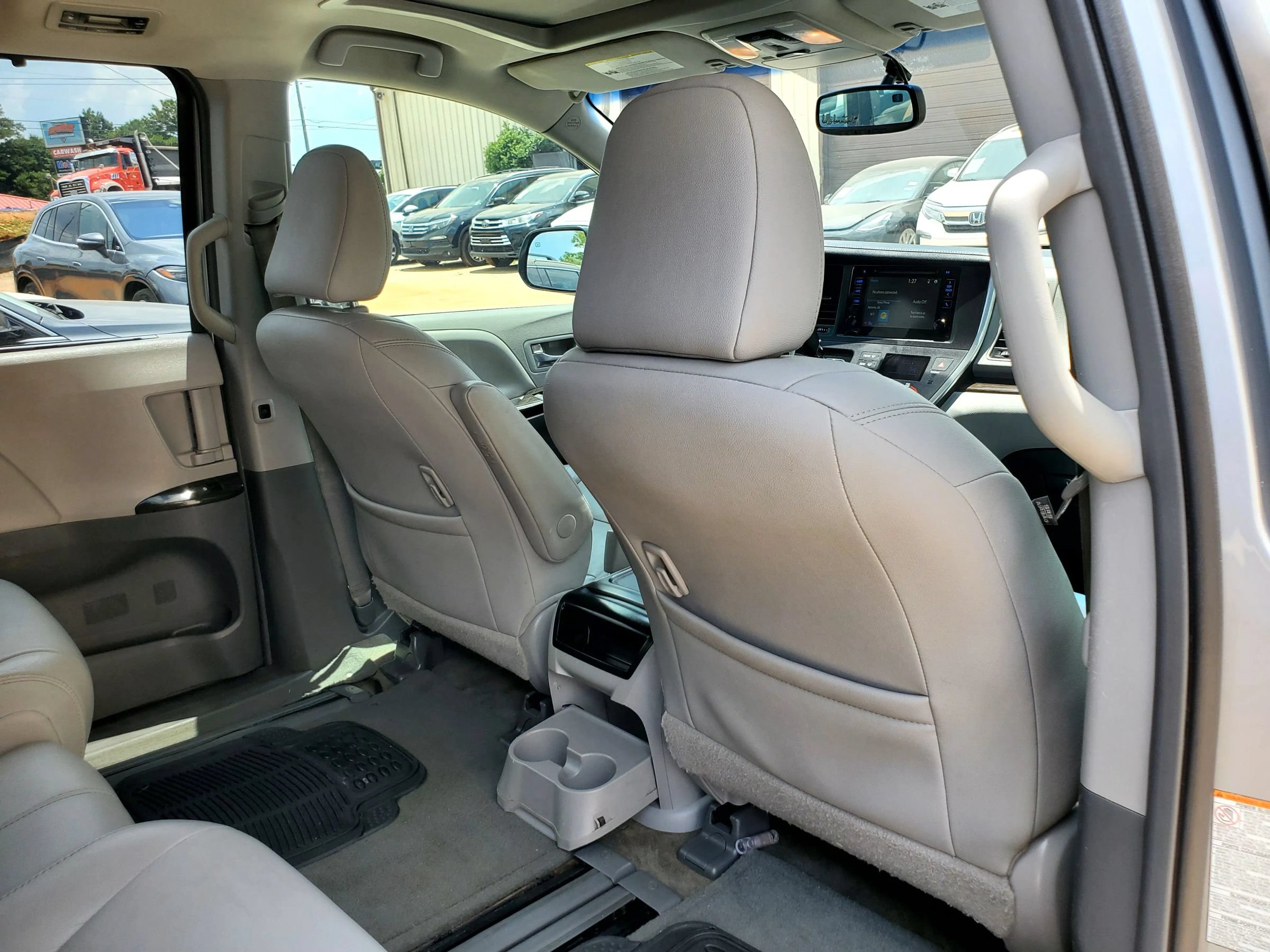 Used 2015 Toyota Sienna XLE FWD image 27