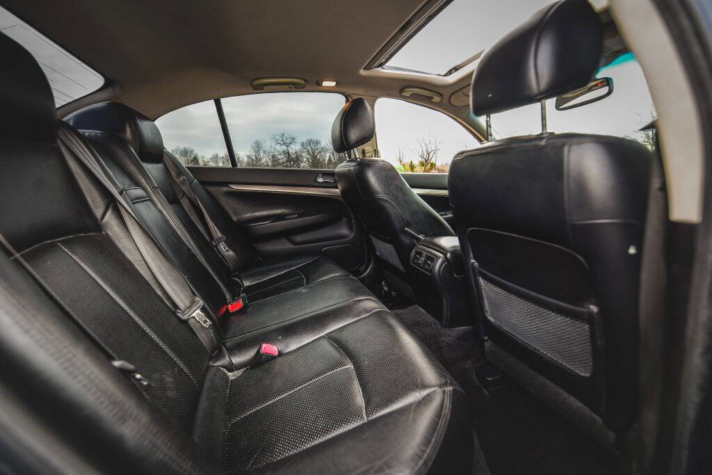 Used 2011 INFINITI G25 x w/ Moonroof Pkg image 10
