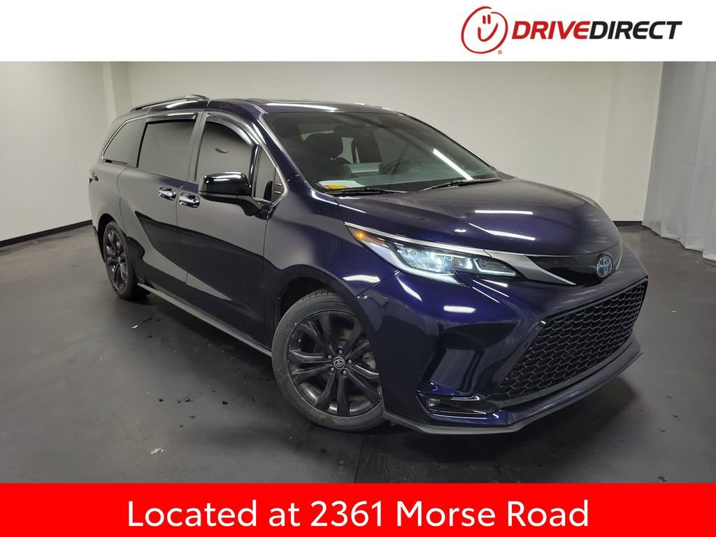 Used 2023 Toyota Sienna XSE image 1