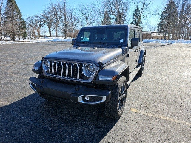 Used 2025 Jeep Wrangler Sahara image 2