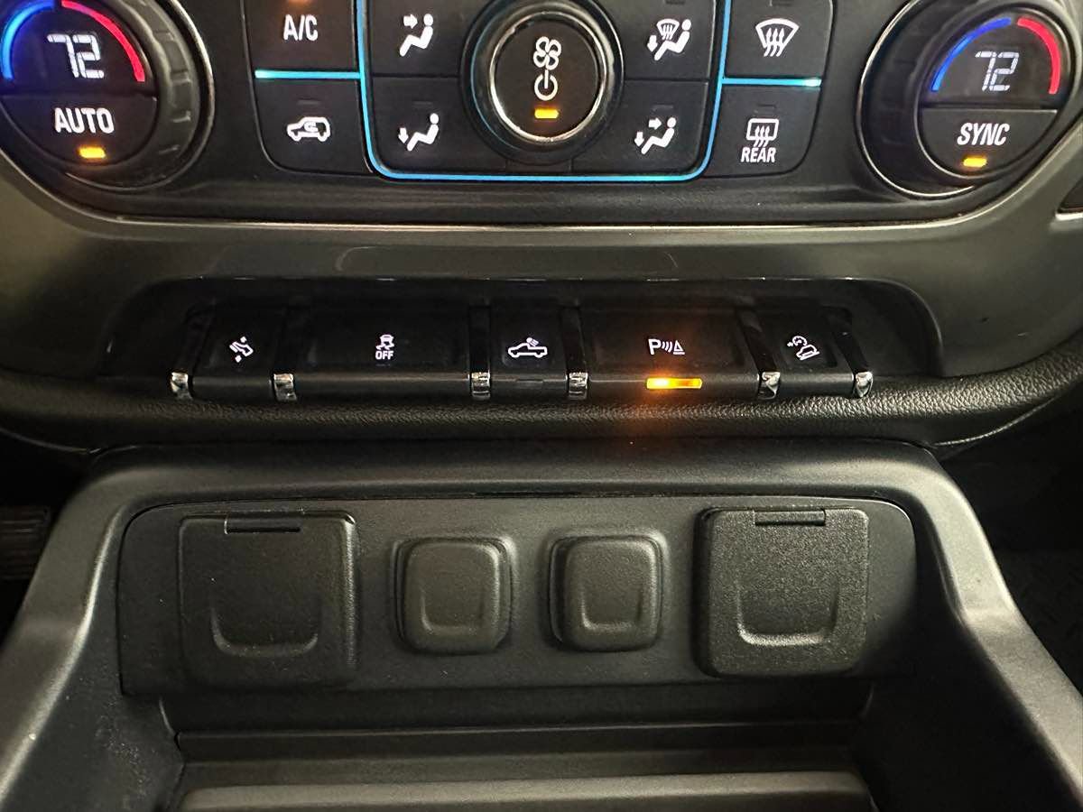 Used 2016 Chevrolet Silverado 1500 LTZ Z71 w/ LTZ Plus Package AWD/4WD image 34