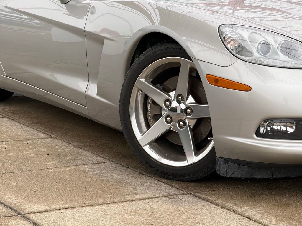 Used 2005 Chevrolet Corvette Coupe w/ Preferred Equipment Group RWD image 10