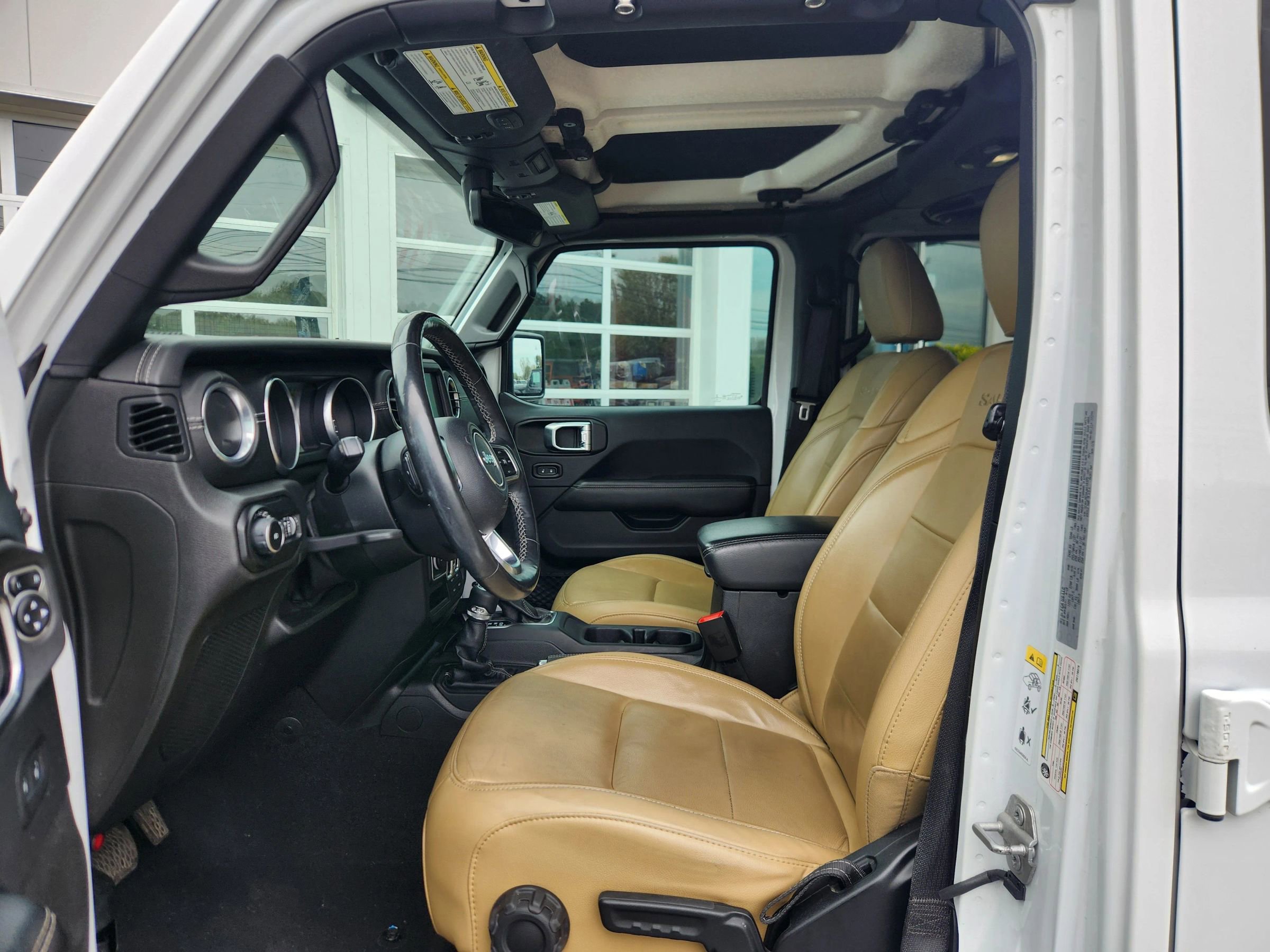 Used 2018 Jeep Wrangler Unlimited Sahara w/ Dual Top Group AWD/4WD image 26