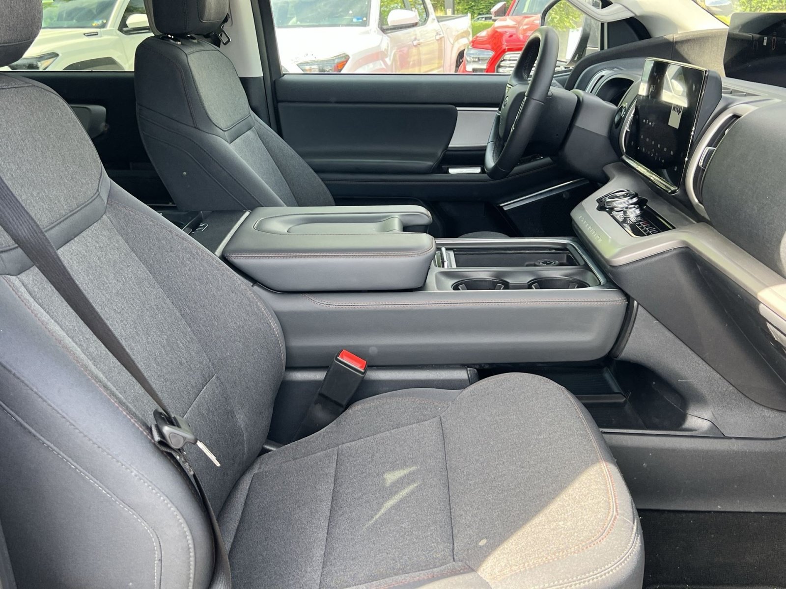 Used 2025 Ford Expedition Active AWD/4WD image 29