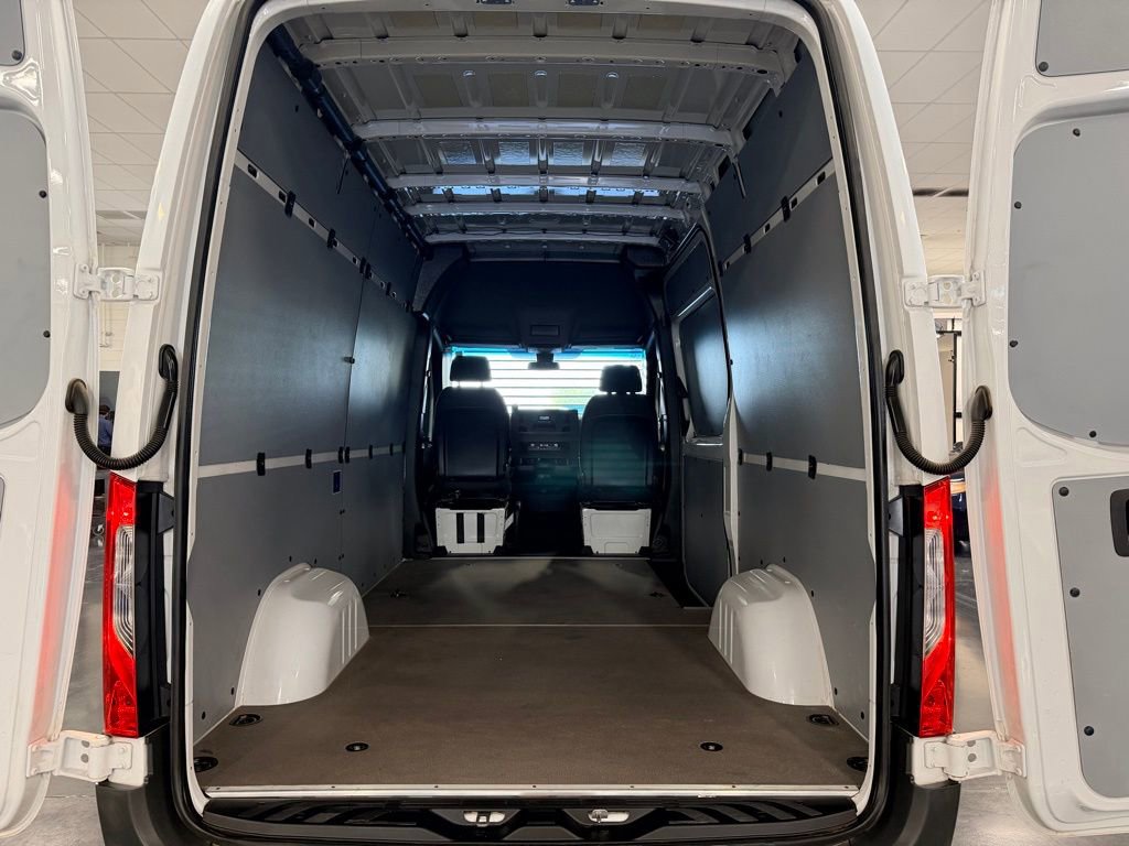 Used 2021 Mercedes-Benz Sprinter 2500 image 23
