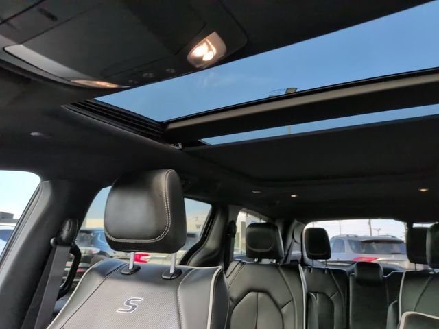 Used 2025 Chrysler Pacifica Limited FWD image 25