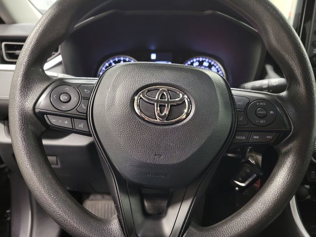 Used 2022 Toyota RAV4 LE image 18