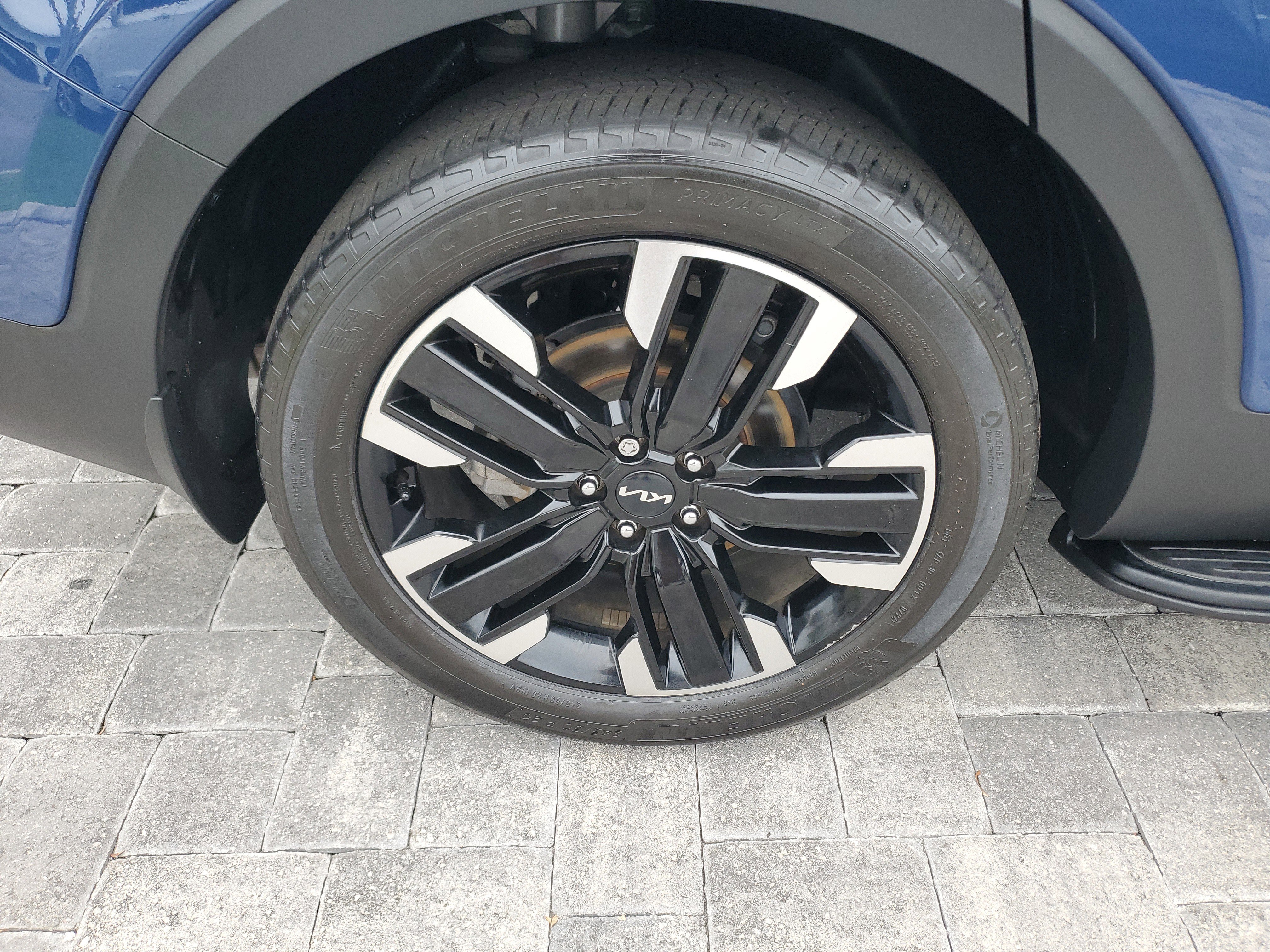 Used 2024 Kia Telluride SX Prestige w/ Towing Package image 7