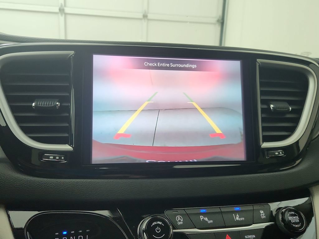 Used 2024 Chrysler Pacifica Touring-L FWD image 28