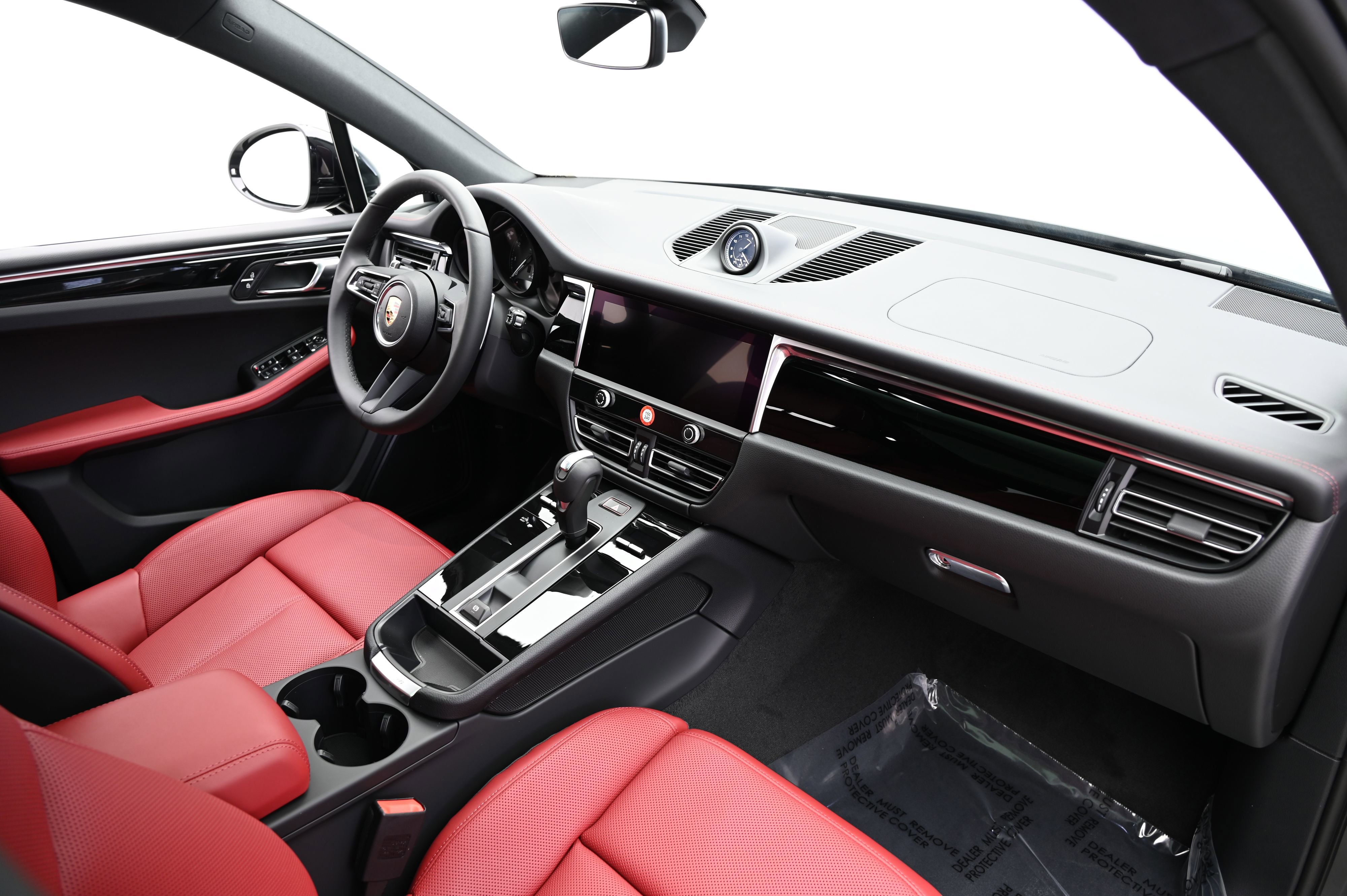 Certified 2025 Porsche Macan image 28