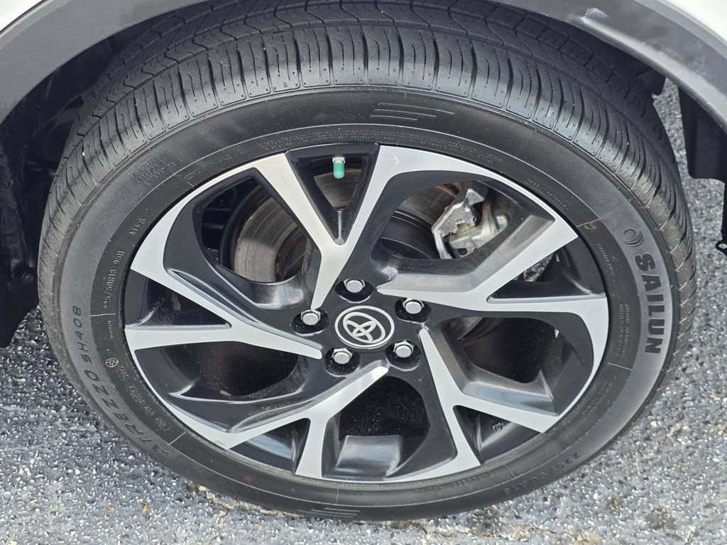Used 2021 Toyota C-HR XLE FWD image 30