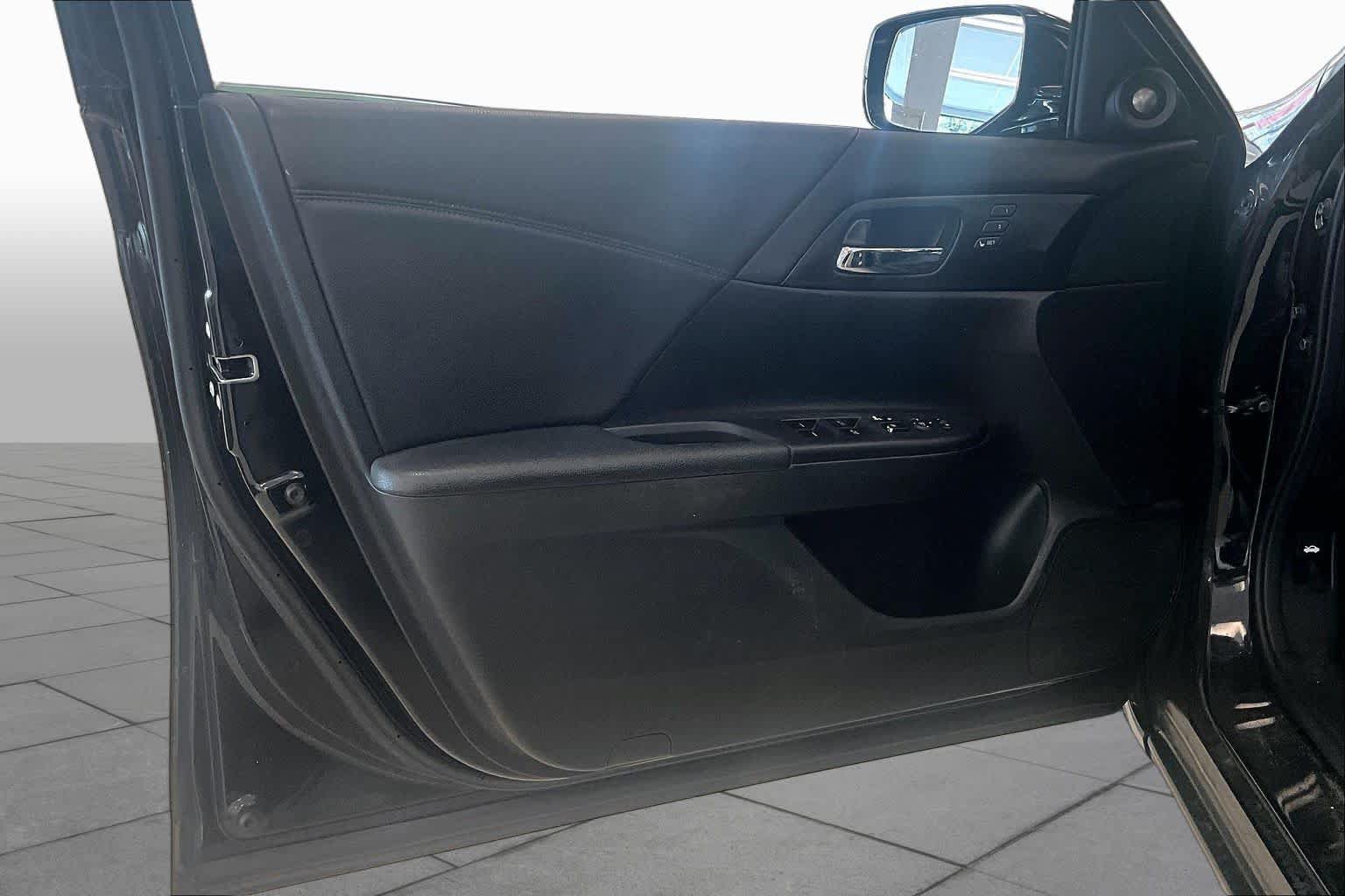 Used 2015 Honda Accord EX-L image 19