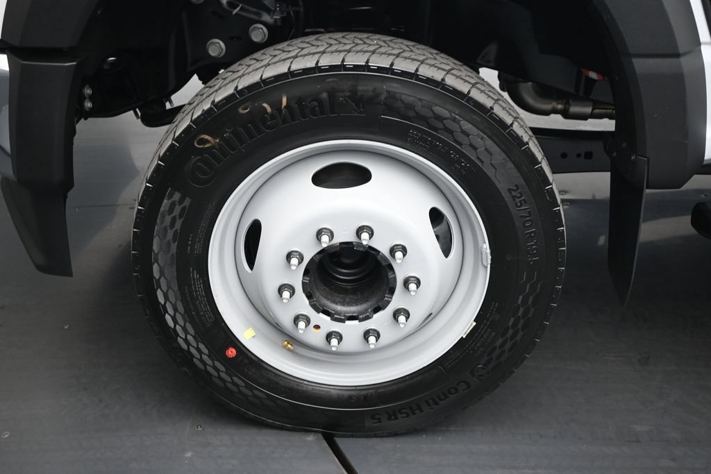 New 2026 Ford F450 XL w/ XL Chrome Package RWD image 18