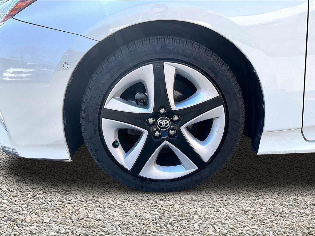 Used 2016 Toyota Prius Four Touring w/ Premium Convenience Package FWD image 9