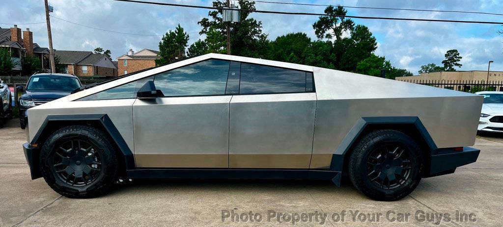 Used 2025 Tesla Cybertruck AWD Crew Cab image 11