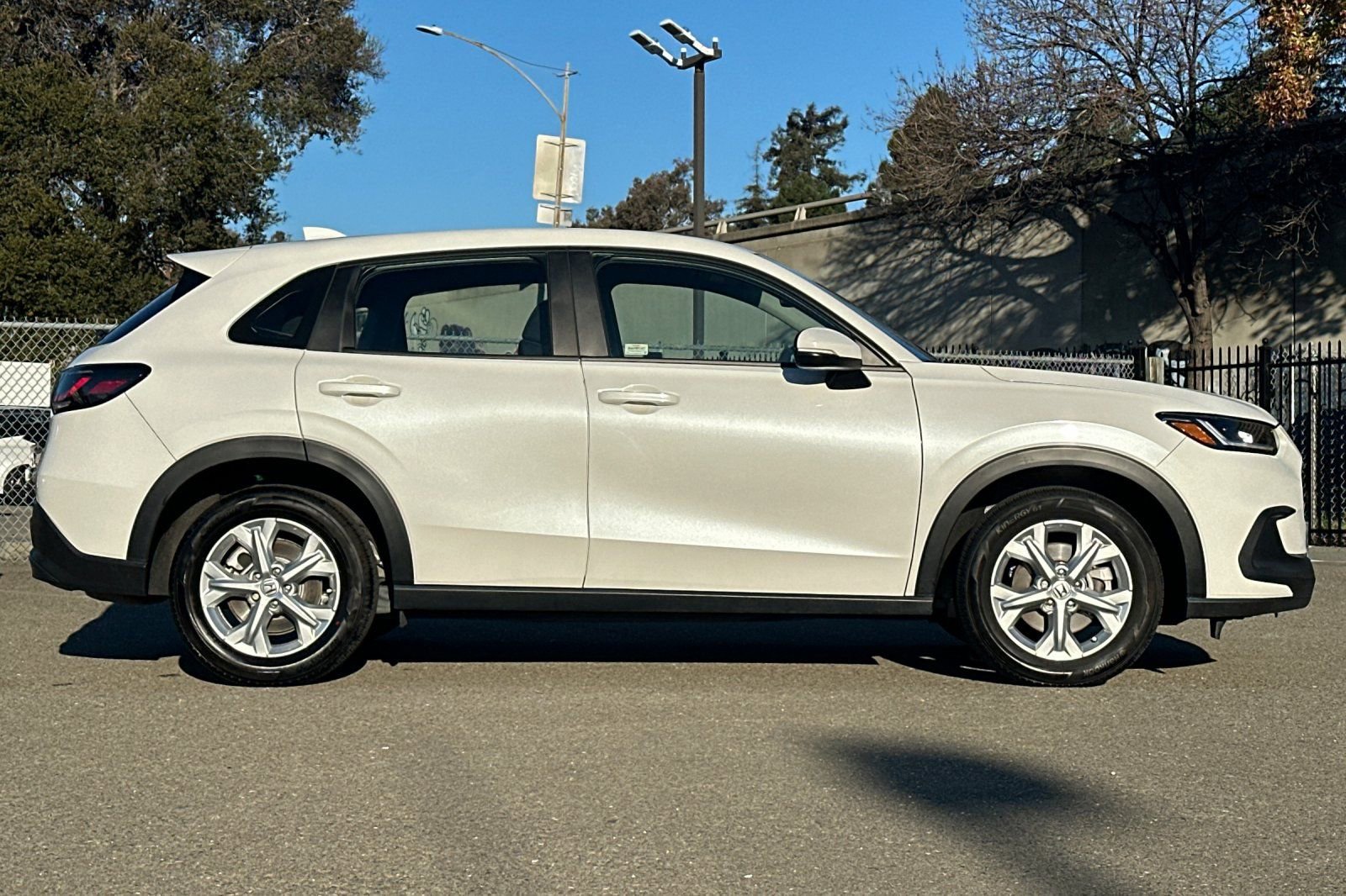 Used 2023 Honda HR-V LX image 3