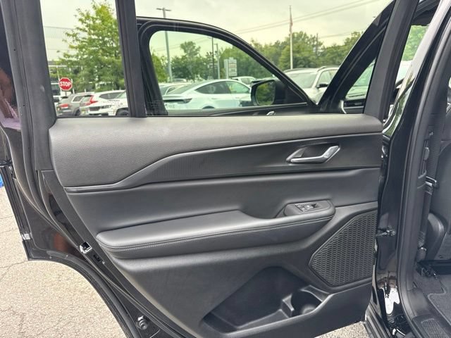 Used 2025 Jeep Grand Cherokee L Laredo w/ Luxury Tech Group I AWD/4WD image 33
