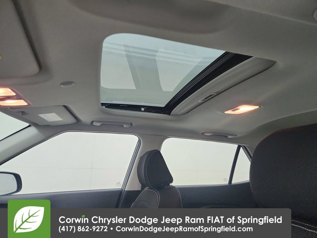Used 2025 Hyundai Venue SEL FWD image 30