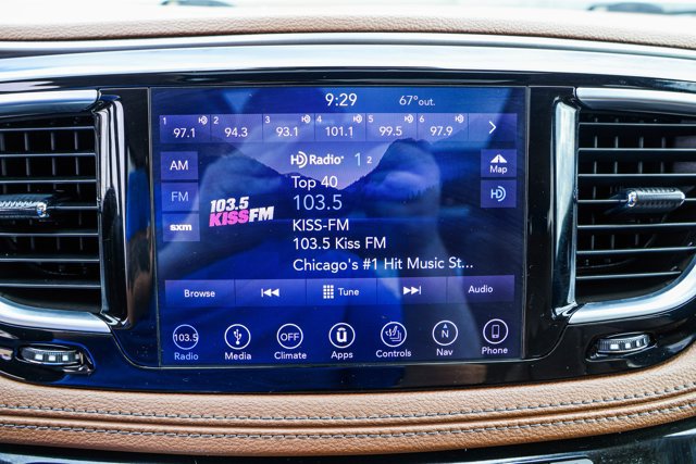 Used 2018 Chrysler Pacifica Limited image 17