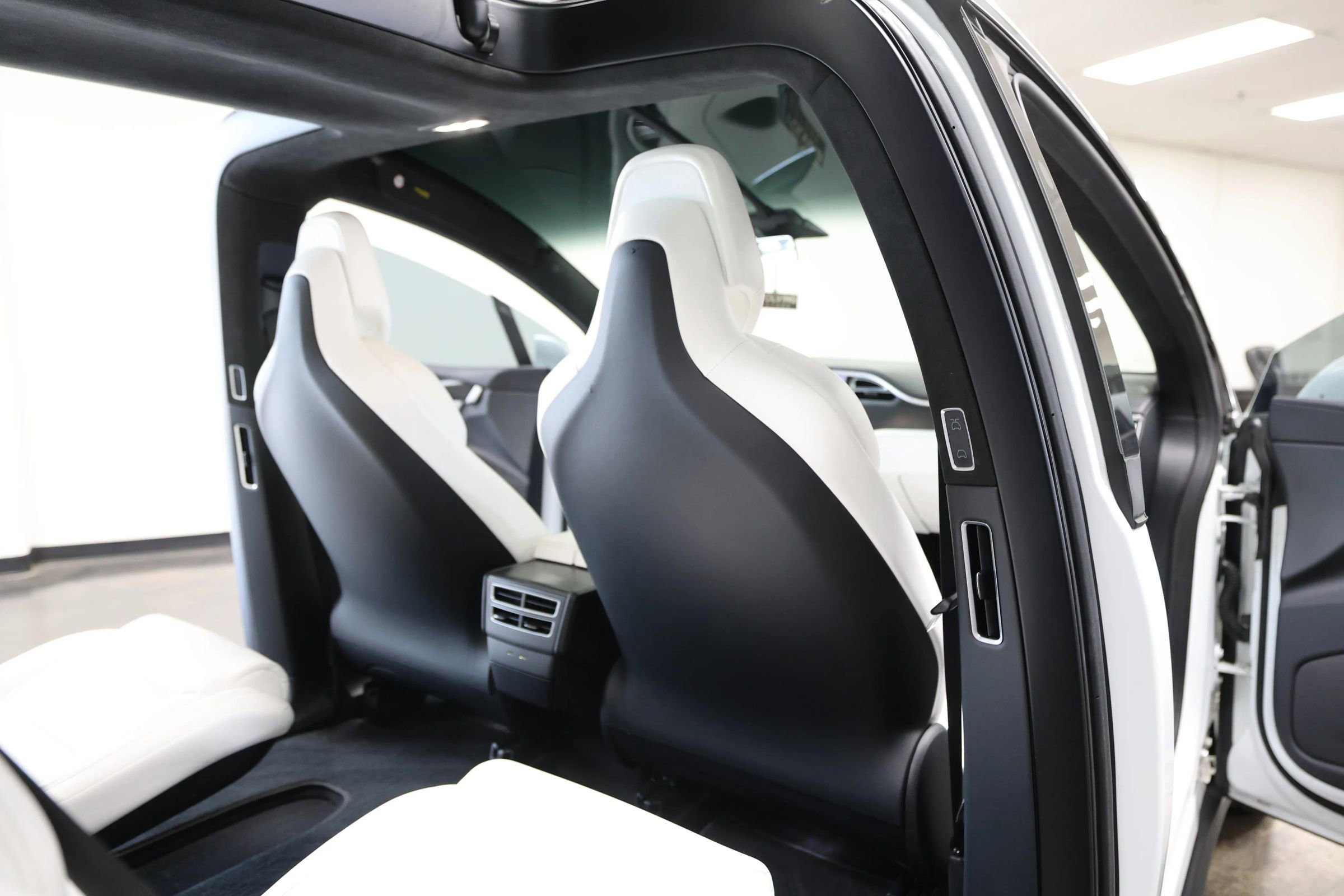 Used 2017 Tesla Model X 100D image 43
