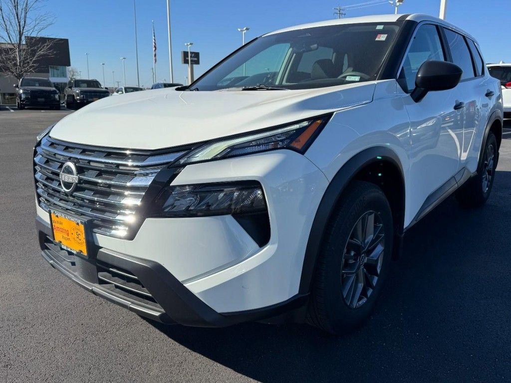 Used 2025 Nissan Rogue S image 8