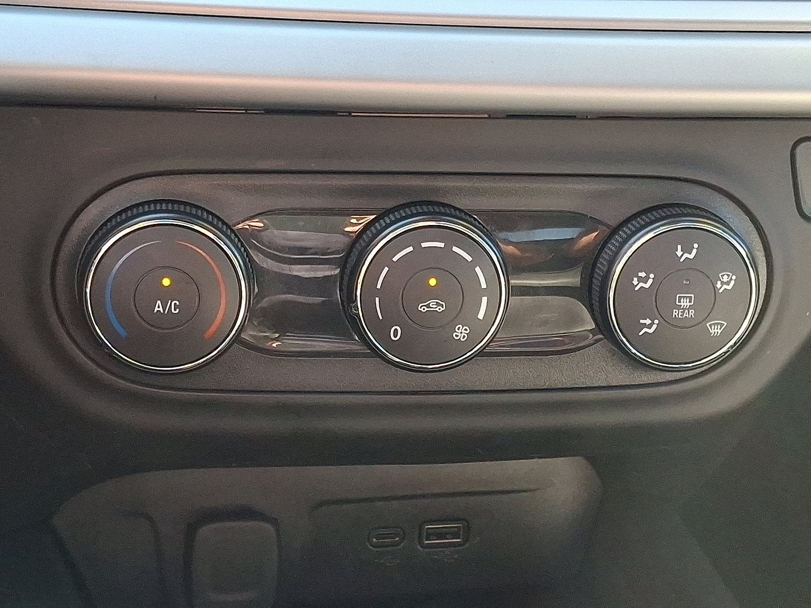 Used 2025 Chevrolet Trax LS image 16