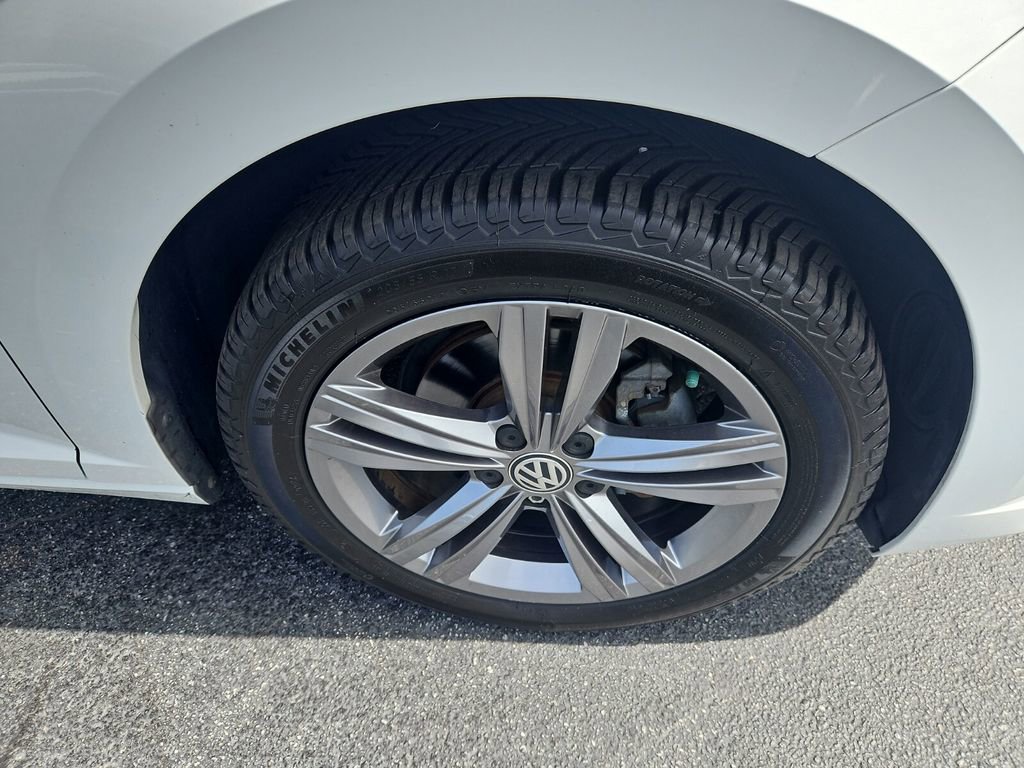 Used 2019 Volkswagen Jetta R-Line image 9
