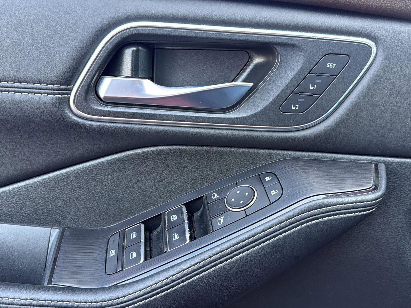 Used 2021 Nissan Rogue SL w/ Premium Package image 10