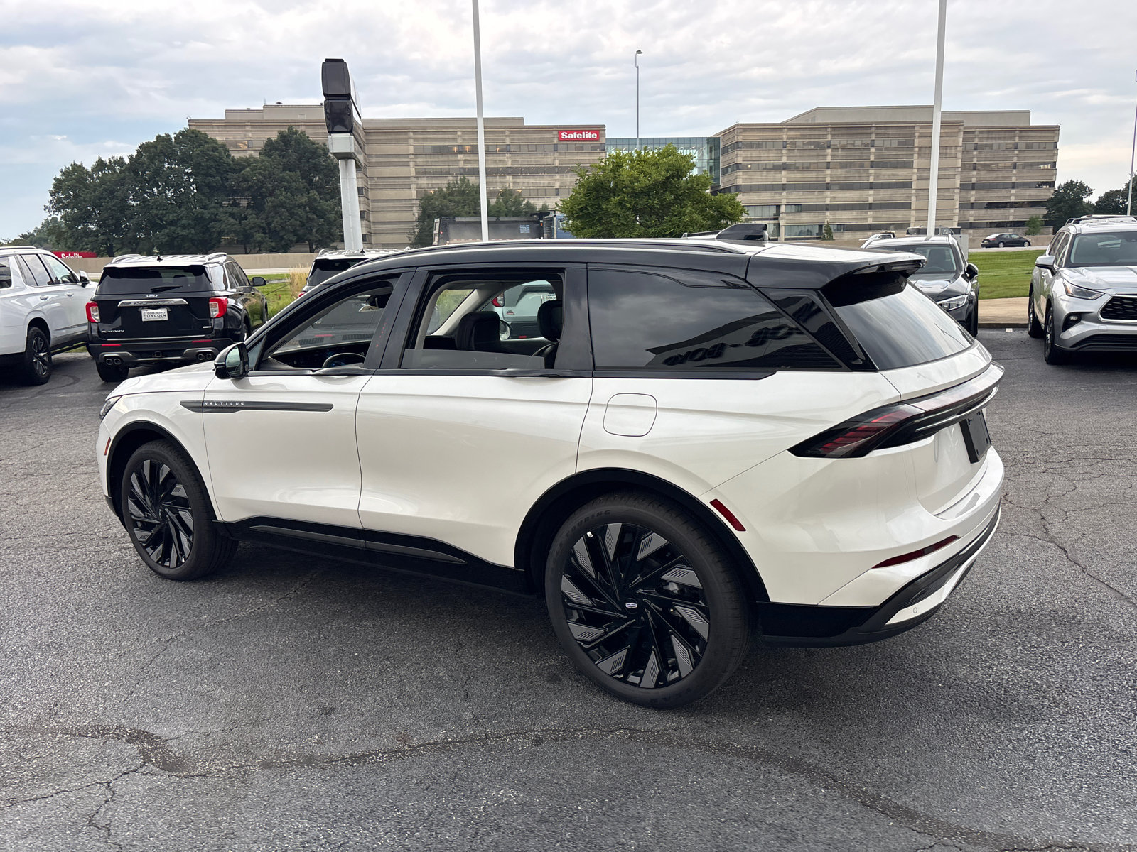 New 2026 Lincoln Nautilus Reserve AWD/4WD image 5