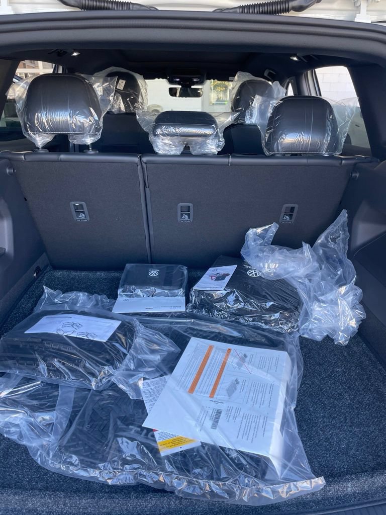 New 2026 Volkswagen Tiguan SE R-Line AWD/4WD image 11