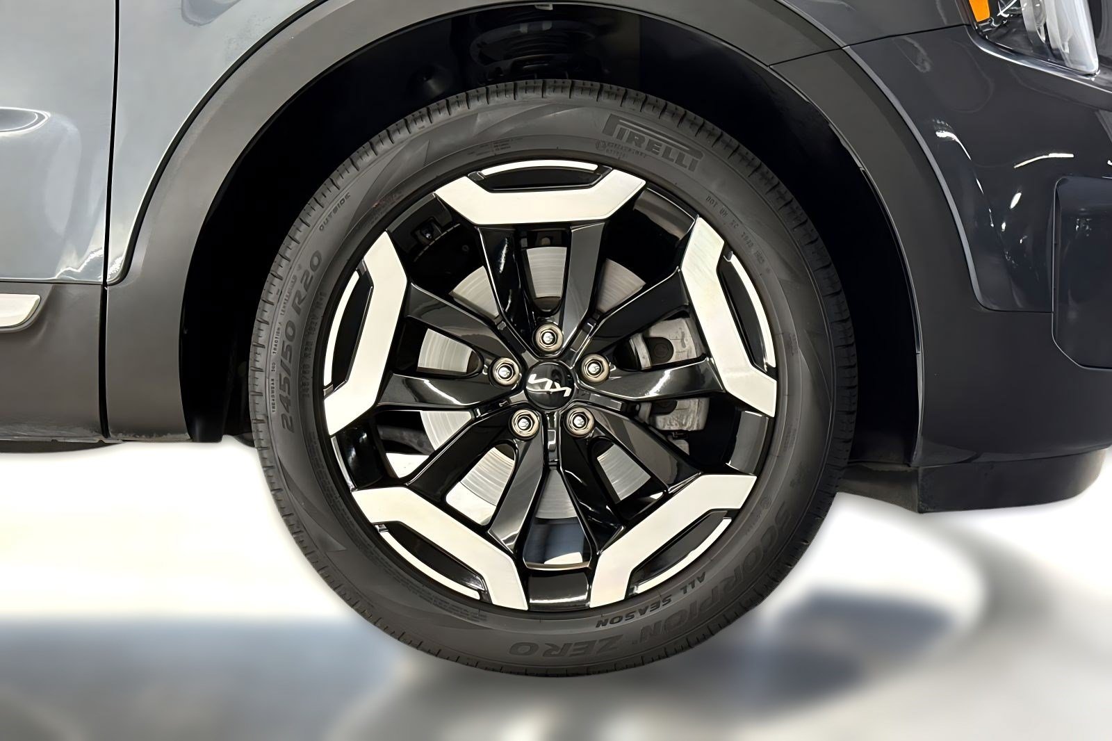 Used 2023 Kia Telluride EX w/ EX Captain's Chair Package FWD image 12
