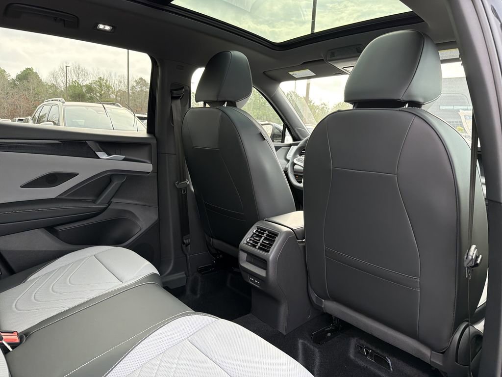 New 2026 Volkswagen Tiguan SE R-Line image 18