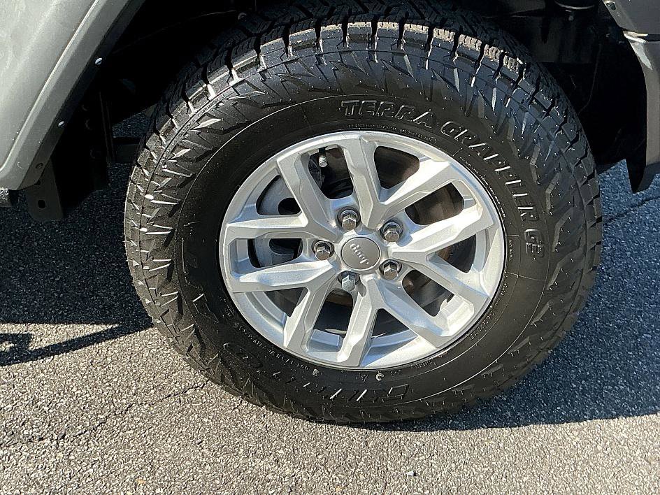 Used 2023 Jeep Wrangler Sport S image 11