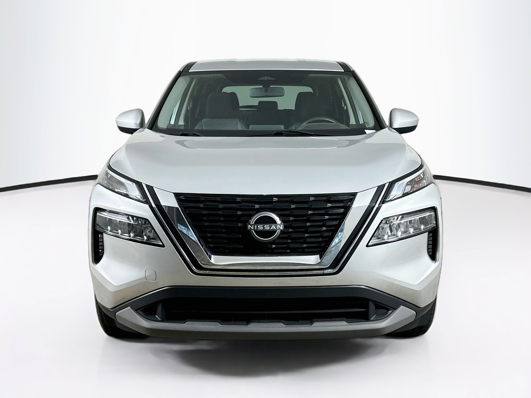 Used 2023 Nissan Rogue SV FWD image 2
