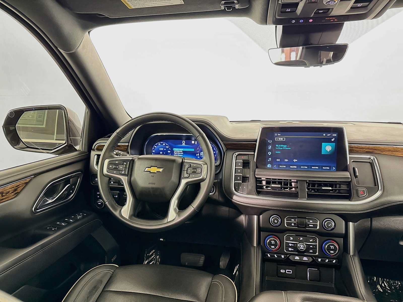 Used 2023 Chevrolet Tahoe Premier w/ Premium Package AWD/4WD image 24