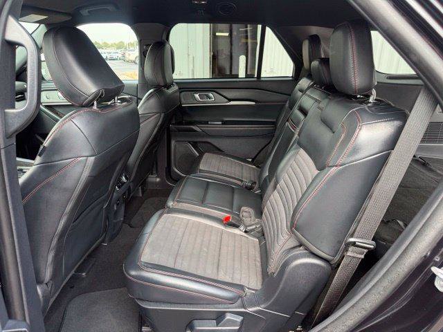 Used 2025 Ford Explorer ST-Line w/ ST-Line Street Pack AWD/4WD image 6