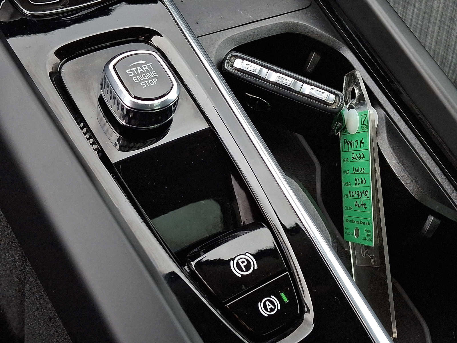 Used 2022 Volvo XC60 B5 Momentum image 26