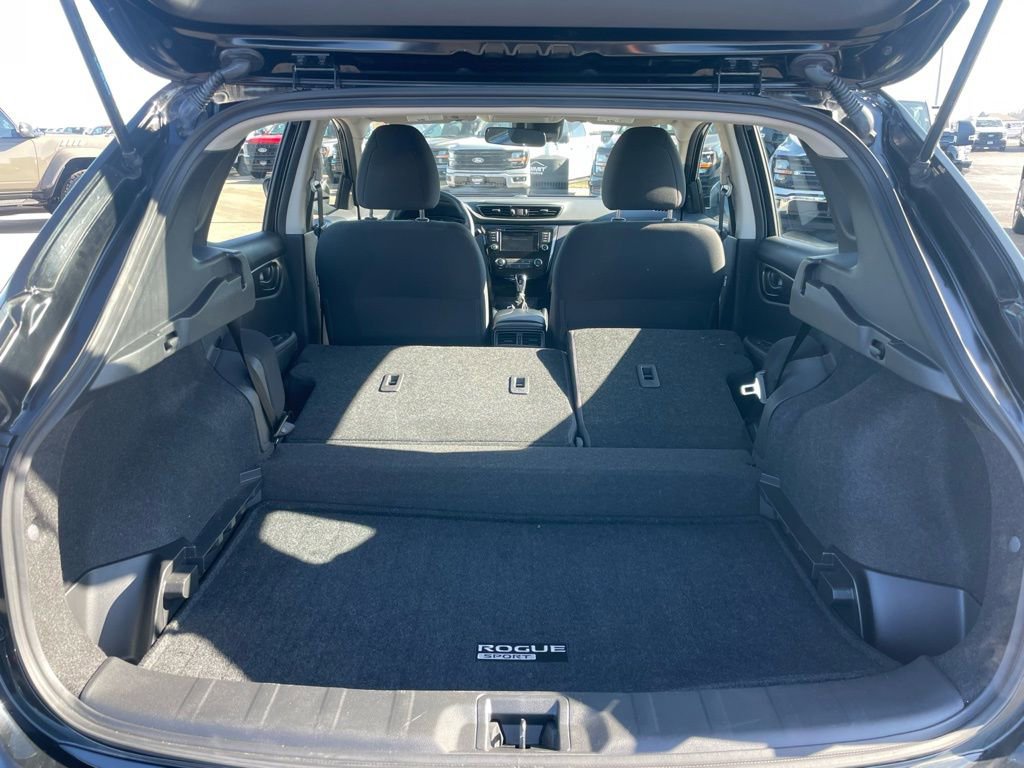 Used 2022 Nissan Rogue Sport S image 31