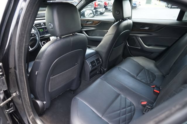 Used 2020 Jaguar XE S RWD image 12