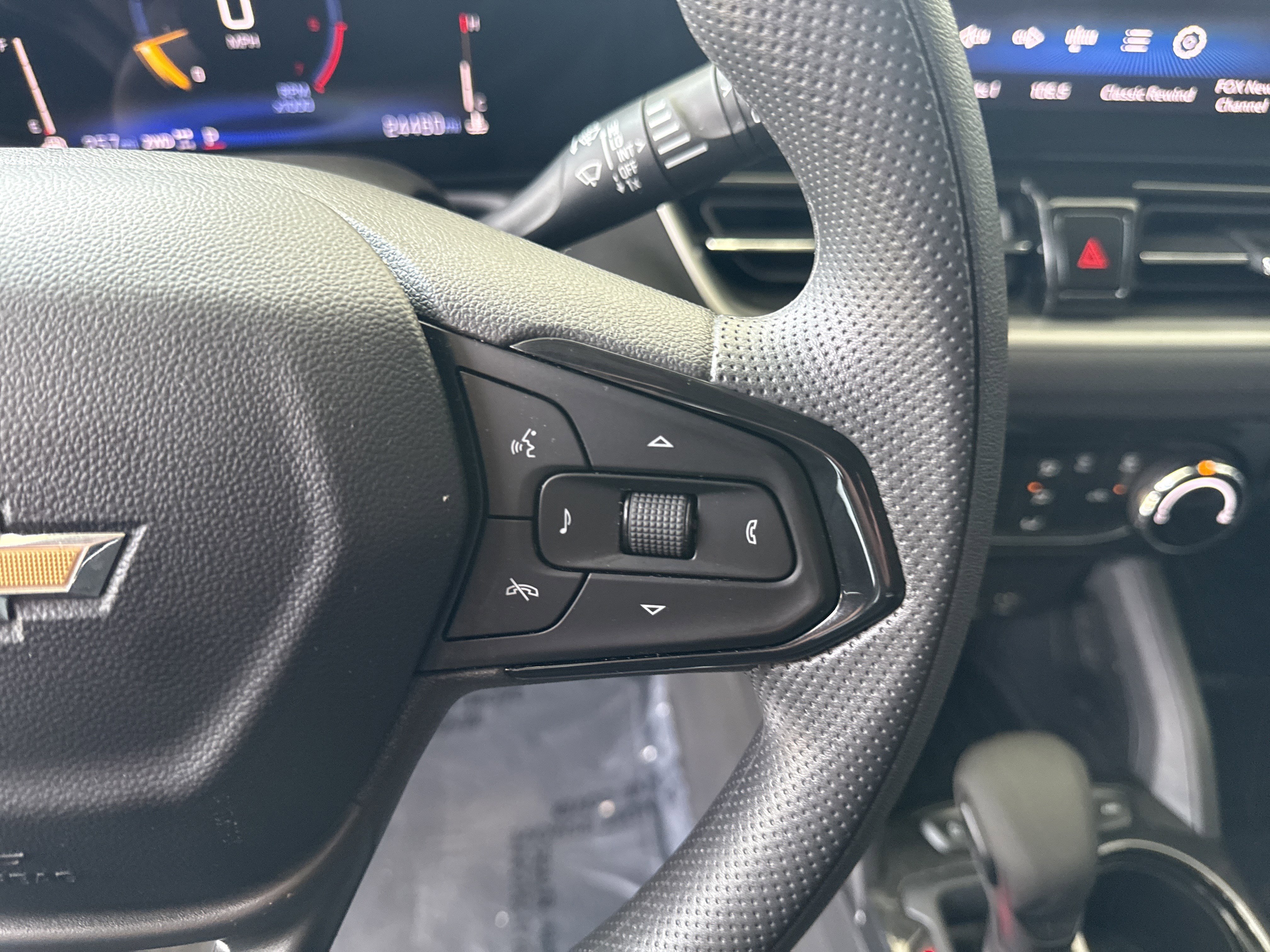 Used 2025 Chevrolet TrailBlazer LT AWD/4WD image 19