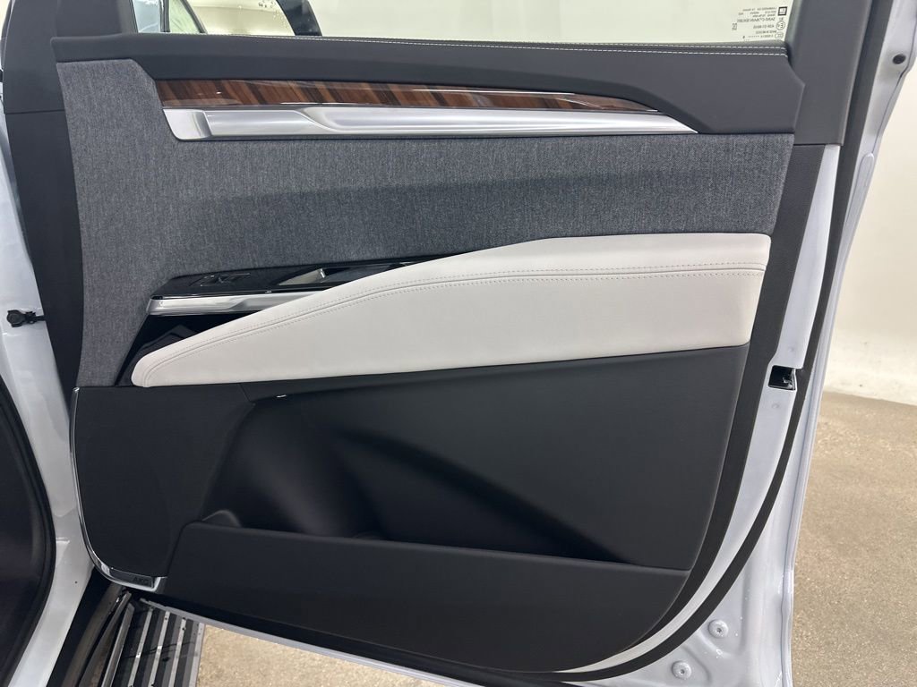 New 2026 Cadillac Escalade Platinum Sport w/ LPO, ONYX Package image 17